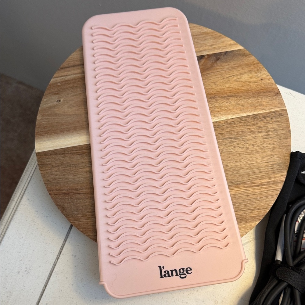 1” Lange Pink Curling Wand with Black Gloves and Silicone Mat - Picture 6 of 6